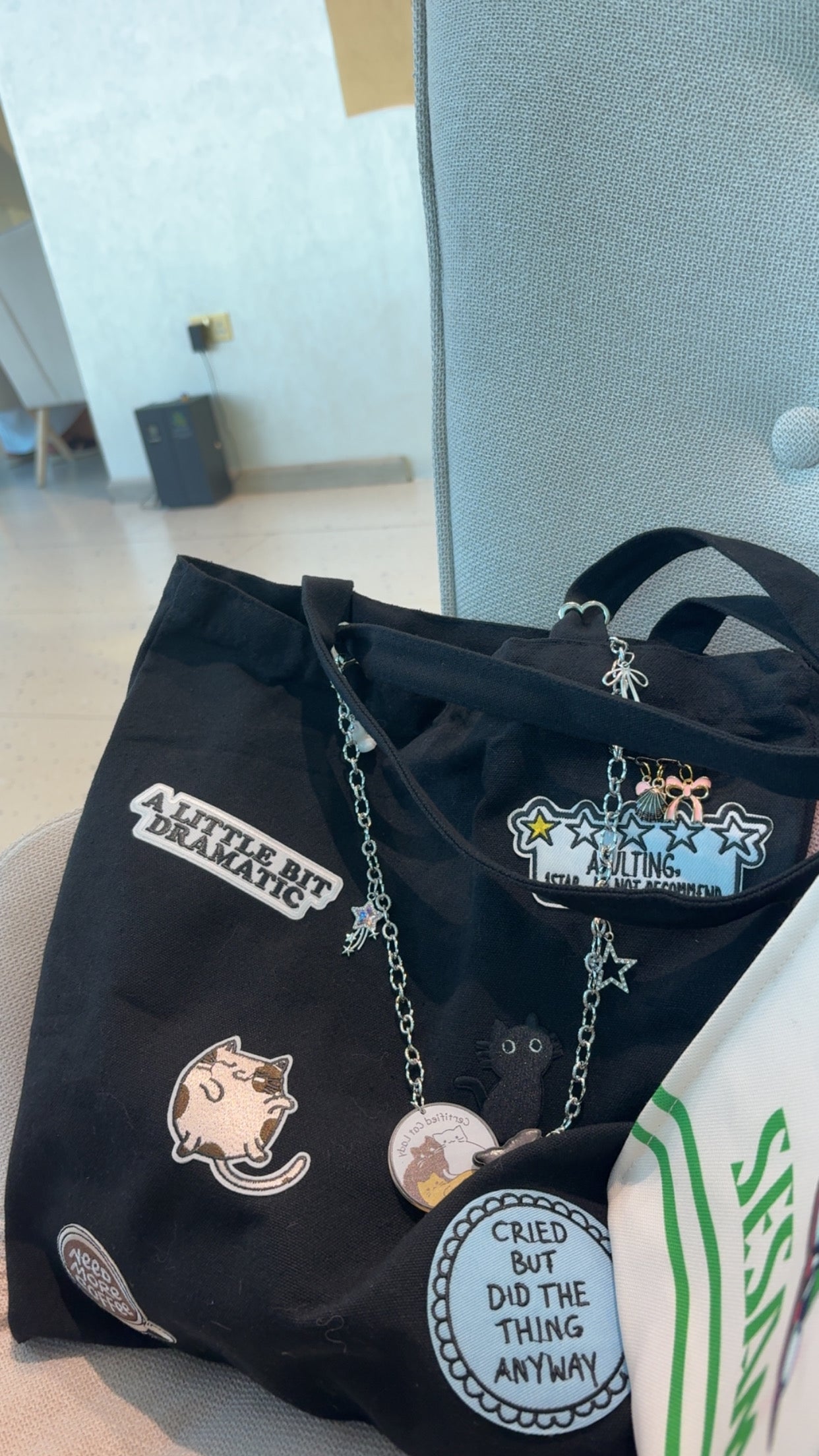 Customizable tote bag